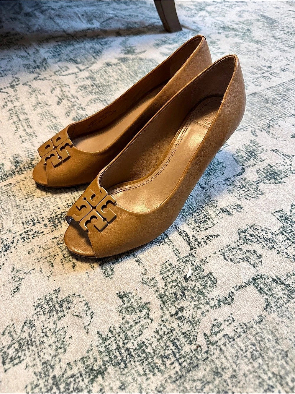 Tory Burch Minnie Leather Logo Wedge Pumps in Brown